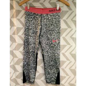Nike Pro Capri Athletic Pants